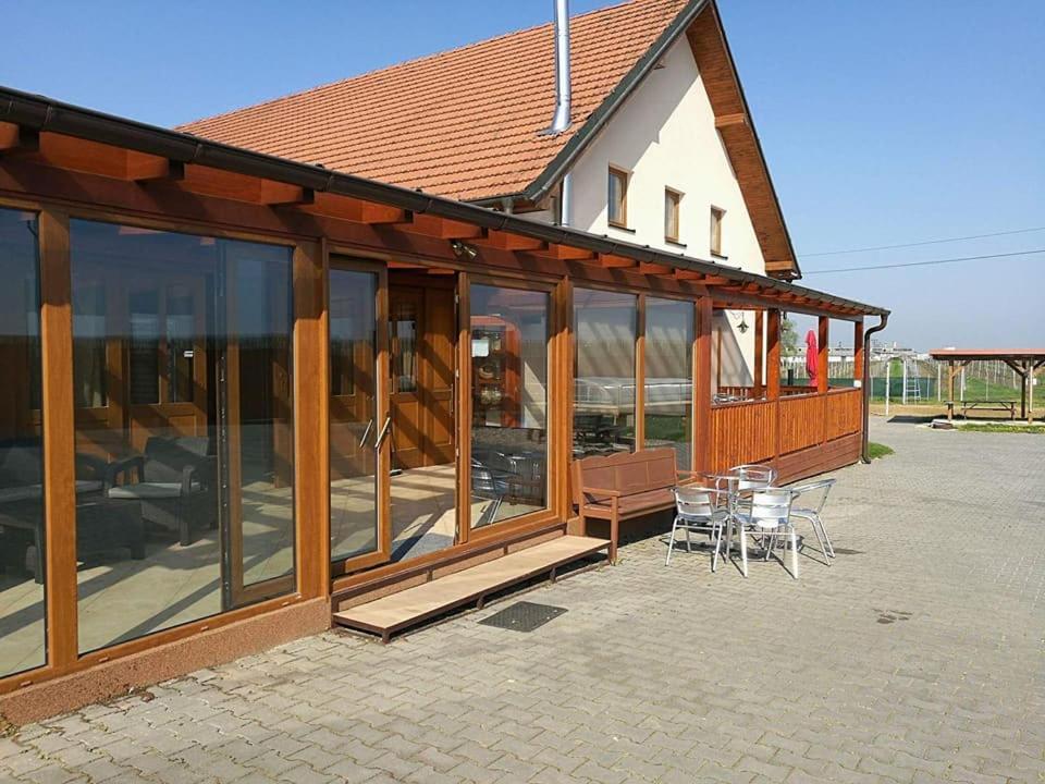 Penzion Kosik Tvrdonice Экстерьер фото