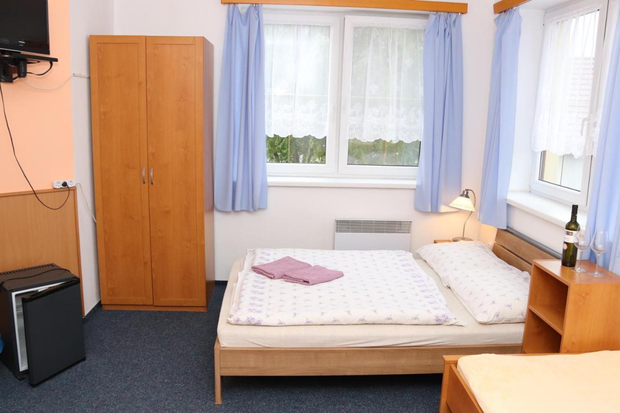 Penzion Kosik Tvrdonice Экстерьер фото