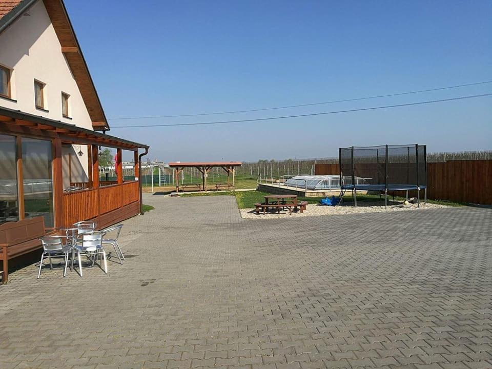 Penzion Kosik Tvrdonice Экстерьер фото